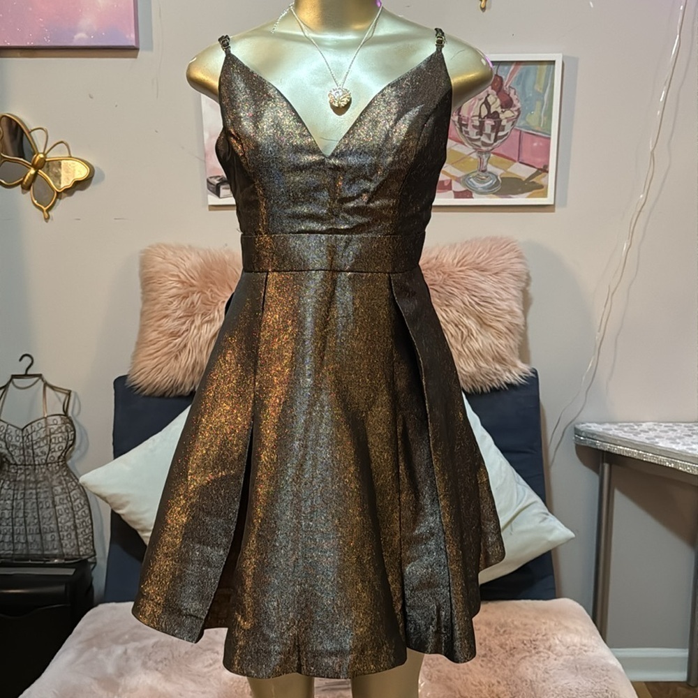 Fashion Nova Metallic Bronze Dress: Size Medium, Strapless and Super Cute 🥰